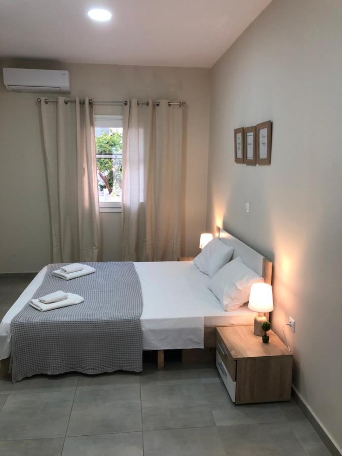 Konstantinos Apartments Paroikia Esterno foto